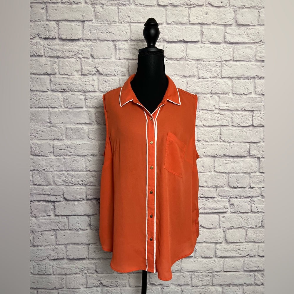 Liz Claiborne Sleeveless Button Down Blouse with White Piping size L